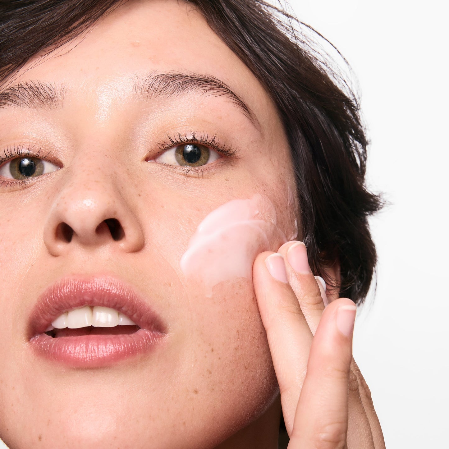 hydrating-cleanser-and-oil-free-moisturizer-duo-e5 01_LYDIA_12_APPLICATION_OMEGA_SUPERSIZE_036_1_8483aad9-c9a3-46f0-b735-539c739306ac.jpg