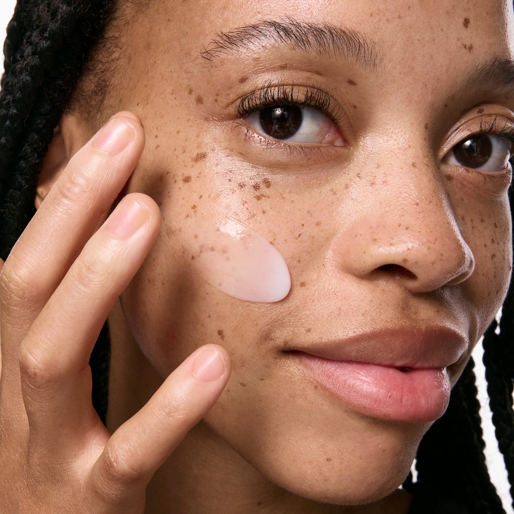 vitamin-b-c-and-e-moisturizer-d5 VitBC_E_ModelGoopMacro_2000x2000_bc64d363-139d-4699-88a9-2e0b1942763a.jpg
